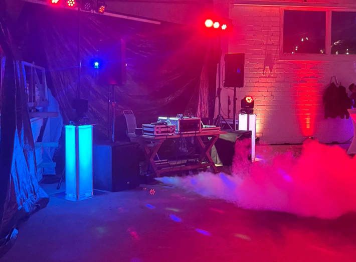Aufbau Tontechnik und Lichttechnik bei Veranstaltung von TE Events